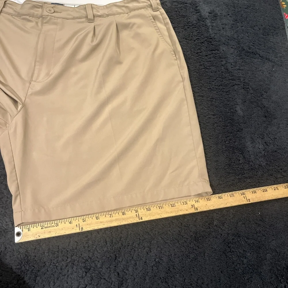 reebok favorite golf shorts men's 46 beige pleated 8.5